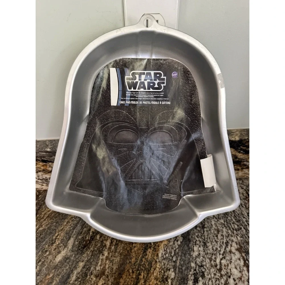 Wilton 2012 Darth Vader Star Wars Aluminum Party Cake Pan Baking Mold 2105-3035